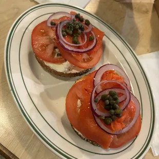 Lox bagel!! Yum yum ~~