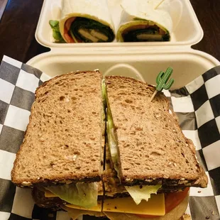 Raven Club &amp; Chick&apos;n Pesto Wrap