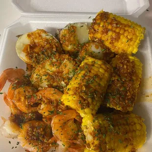 shrimp, corn, and potatoes