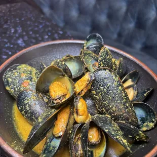 Coconut curry mussels