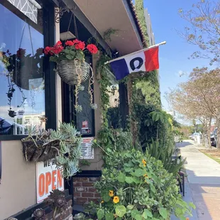Birdcage Coffeehouse- my favorite coffeehouse in Long Beach