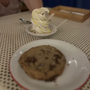 I don't eat chocolate but this ice cream was insane. Whatever they put on top as a sauce is :)