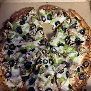 Cauliflower crust veggie pizza