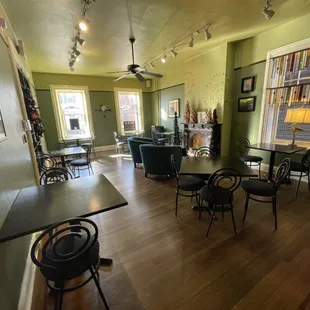 Birdie's Cafe Dining Area