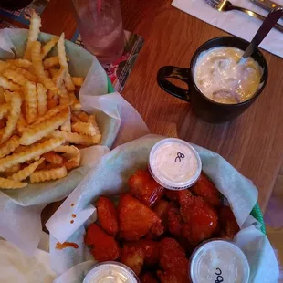 Hot wings basket of fries