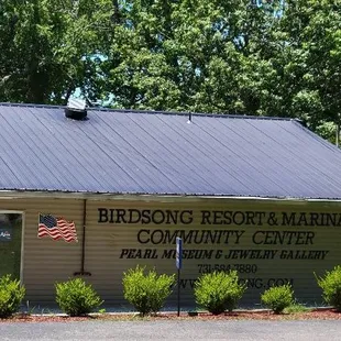 Fresh water pearl museum
Kentucky lake cabin rentals in Camden TN