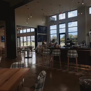 Dining/ bar