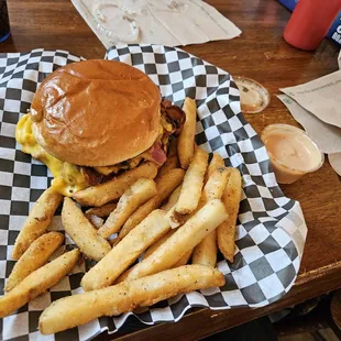 Famous Mac and Cheese Bacon Burger