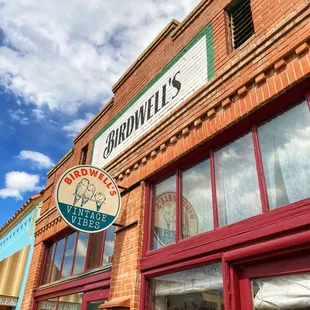 Birdwell's Vintage Vibes