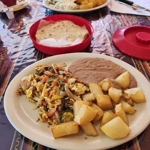 Machacado and chilaquiles with tortillas