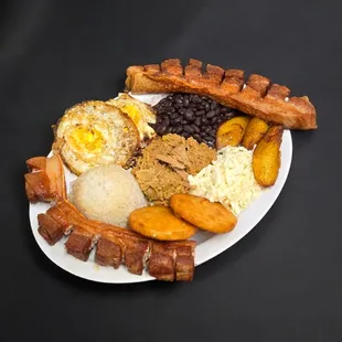 PABELLÓN PUYADO GOLD, A mouthwatering dish that will tantalize your taste buds and leave you feeling full and conte