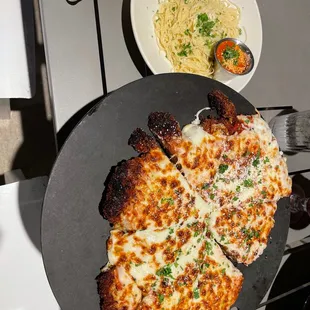 Mama Bs Chicken Parmesan 8/10 needs more marinera sauce.