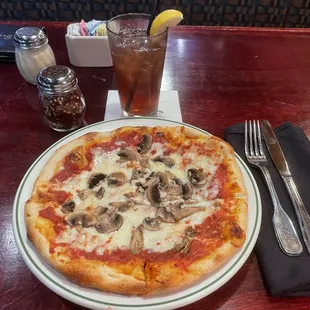 Fantastic Appetizer Mushroom Pizza &amp; Iced Tea!!!