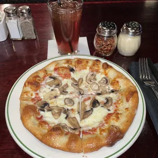 Fantastic Appetizer Mushroom Pizza &amp; Iced Tea!!!