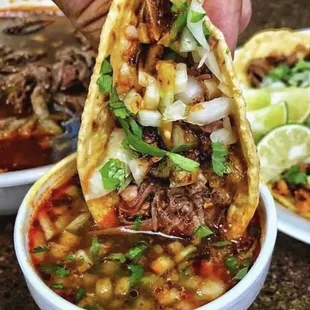 Consomé y taco de Birria