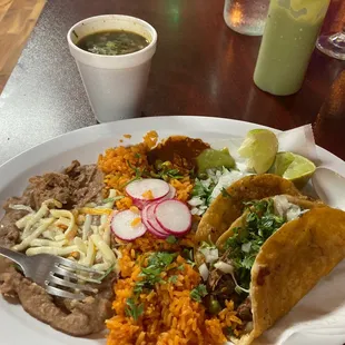 2 Quesadilla de Birria con Arroz y Frijoles