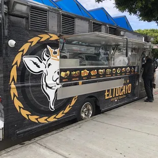 a black food truck