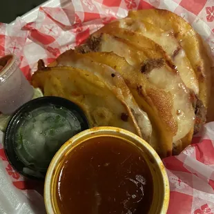 Birria con queso ($1 extra)