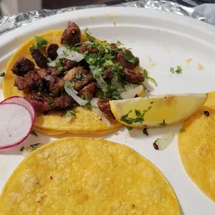 Tacos al pastor ,muy pequeños y con tortilla no tan buena