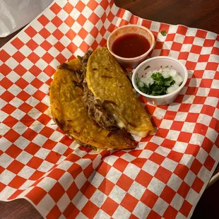 Birria quesa taco