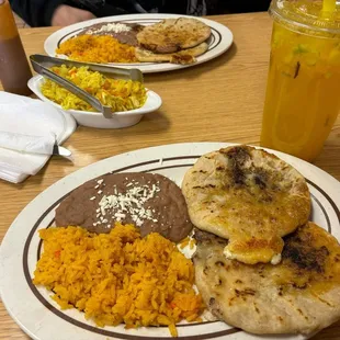 Revuelta pupusa and fruit water
