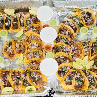  tray full of tacoss