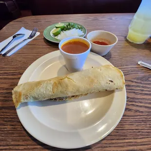 Taco de birria y una picadita deliciosa