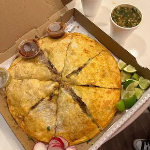 The pizza so yummy and cheesy