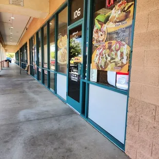 the outside of a restaurant
