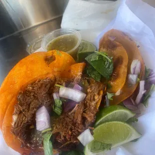 Taco de birria dorado