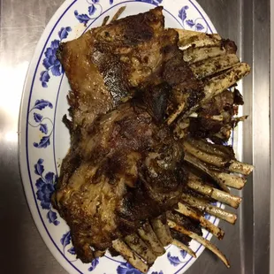 Platillo de birria pura costilla !  Servida con consomé y tórtillas hechas a mano !!