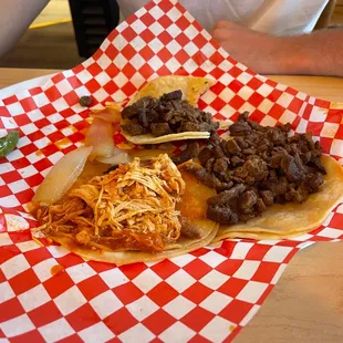 Pollo and steak tacos.