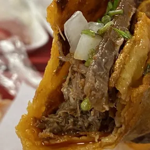 "Taco Dorado" w/ onions, cilantro, &amp; consomé