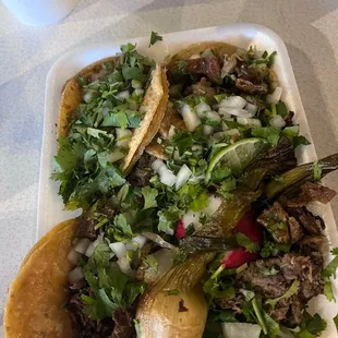 Tacos de lengua y tripa