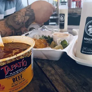 Birria ramen, mazapán drink