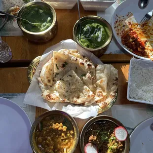 Saag Paneer, Saag Chicken, Channa Masala, Kheema Masal, Garlic Naan