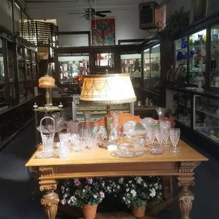 M8NERS AND MERCHANTS ANYIQUE CENTER