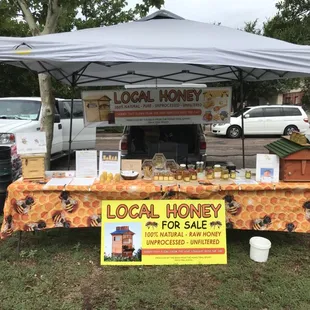 Honig Trail Apiary - pure, unprocessed, unfiltered Local Honey that flows from a Flow Hive directly into the jars.