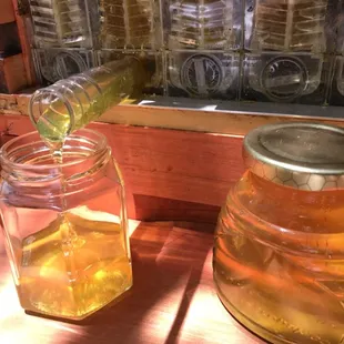 Honig Trail Apiary, Unprocessed local Honey straight from a Flow Hive into the jars