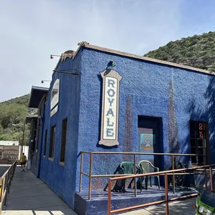 Keep walking don't eat here, not so good