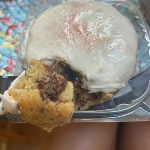 Cinnamon cake with frosting