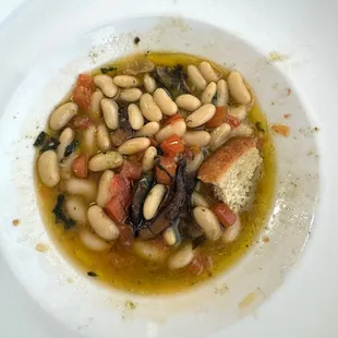 Canelli beans with mushrooms and a bit of bread. Partly eaten