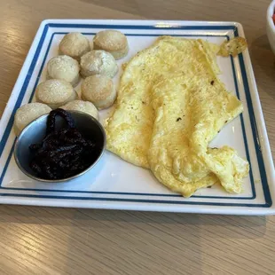 Mini biscuits and scrambled eggs
