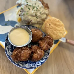 Biscuit Belly has a very nice atmosphere and friendly staff. The food was so delicious!!