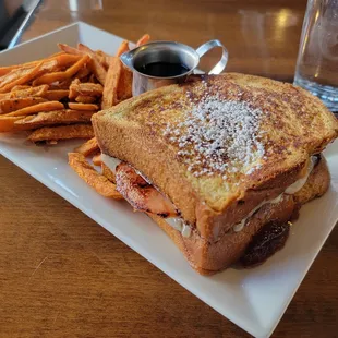 Monte Cristo w/ sweet po' fries option