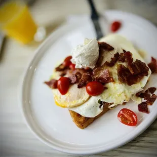 a breakfast of eggs, bacon and tomatoes