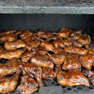 a grill full of chicken wings