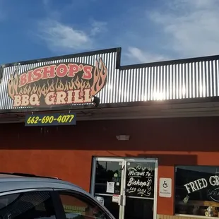 the outside of the restaurant