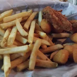 Some pupu's....oooops, I forgot to take a pic, before the gang started to dig into it! Lol!