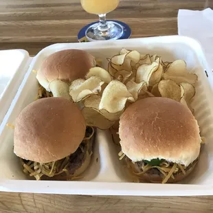 Jalapeño bison burger with chips